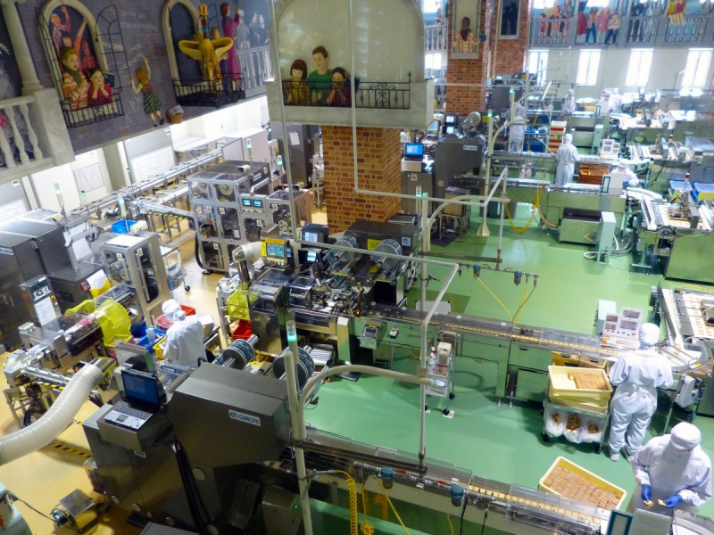 chocolaterie-SAUZE-min_japan_sapporo_chocolate_factory_label_packaging_cookie_machine_operators-961509